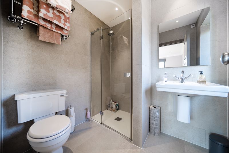 En-suite- click for photo gallery